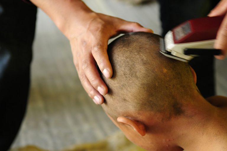 Dad Punishes Daughter By Making Her Shave Her Head Without Talking To Mom And Doesn’t Even Care